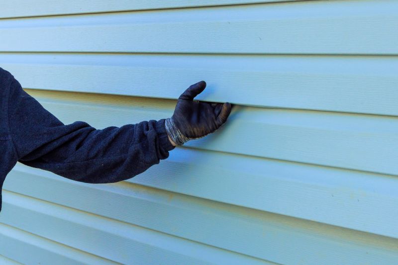 Handling Vinyl Siding Material